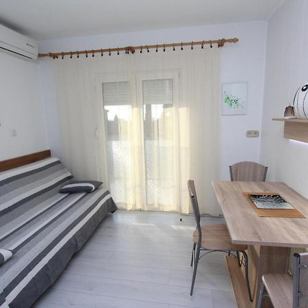 Apartments And Room Eva Rovigno Esterno foto