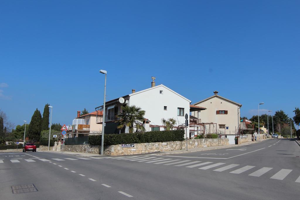 Apartments And Room Eva Rovigno Esterno foto