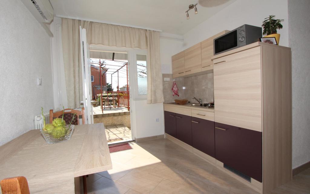 Apartments And Room Eva Rovigno Esterno foto